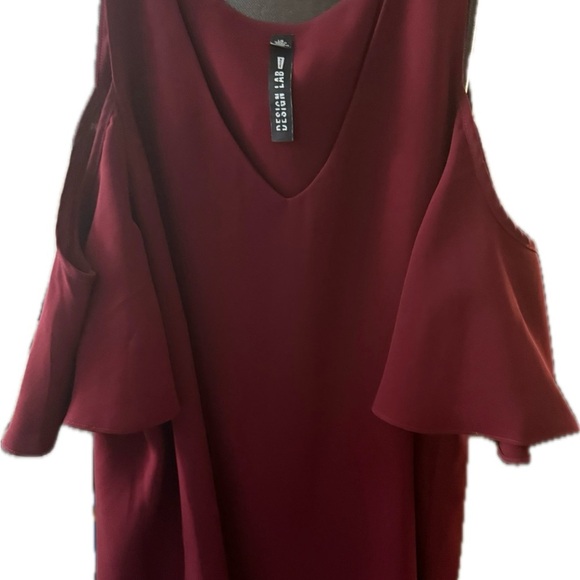 Design Lab Burgundy Cold Shoulder Top - Picture 2 of 3